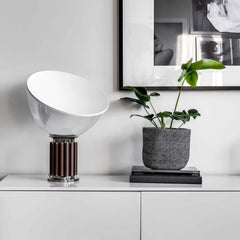 Lámpara de mesa moderna de diseño con pantalla giratoria de vidrio