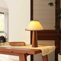 Lámpara de sobremesa vintage de madera con pantalla de pergamino para salón