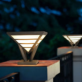 Sobremuro solar exterior LED IP65 de diseño geométrico para jardín