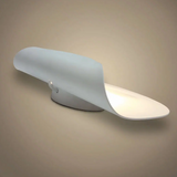 Aplique de pared blanco LED redondo y curvado de diseño moderno para dormitorio