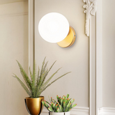 Aplique de pared esfera LED de vidrio con metal dorado para dormitorio