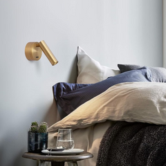 Aplique de Pared Lectura Orientable LED de Latón Moderno para Mesita de Noche