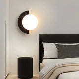 Aplique moderno de pared LED media luna en color macaron para dormitorio