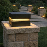 Sobremuro exterior solar LED IP65 con diseño moderno para pilar negro