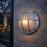 Aplique de pared exterior industrial plateado con LED IP65