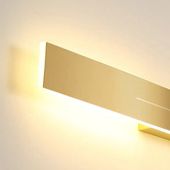 Aplique de pared largo minimalista de metal LED regulable para salón