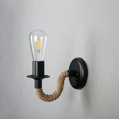 Aplique de pared negro con estilo industrial