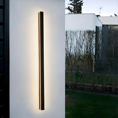 Aplique exterior negro minimalista largo con sensor de movimiento IP65 para porche