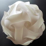 Lámpara colgante esfera blanca LED estilo nórdico con pantalla rompecabezas
