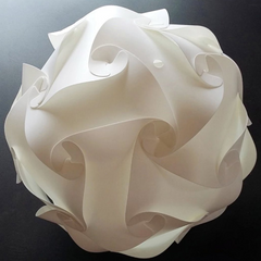 Lámpara colgante esfera blanca LED estilo nórdico con pantalla rompecabezas