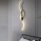 Aplique de pared moderno regulable con diseño ondulado para dormitorio