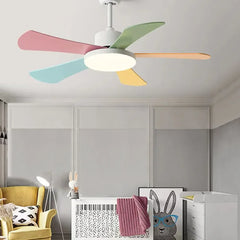 Ventilador de techo con mando y luz para moderna habitación infantil