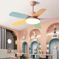 Ventilador de techo con mando y luz para moderna habitación infantil