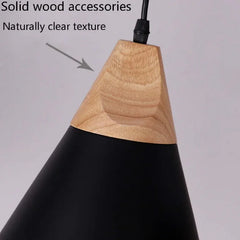 Lampara techo colgante negra cónico con detalles en madera