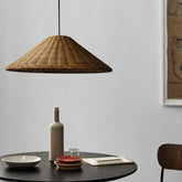 Lampara de mimbre colgante diseño de cono para comedor