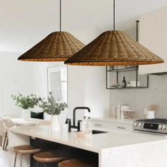 Lampara de mimbre colgante diseño de cono para comedor