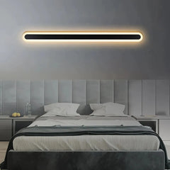 Aplique lineal LED regulable negro minimalista para salón