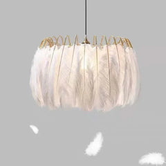 Lámpara colgante diseño creativo con material de plumas