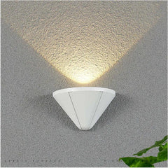 Aplique de pared exterior moderno IP65 con forma semicónica