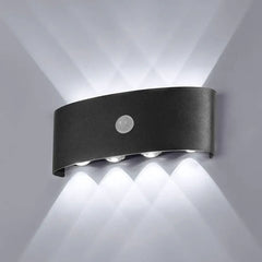 Aplique de pared exterior bidireccional con sensor de movimiento, 8 LEDs y IP65