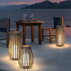 Lámpara solar de pie exterior de ratán LED estilo farol para terraza