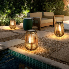 Lámpara solar de pie exterior de ratán LED estilo farol para terraza