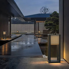Lampara de Pie Exterior Solar Moderna de Metal Rectangular para Terraza