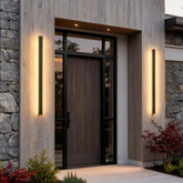 Aplique lineal exterior minimalista negro con sensor de movimiento para porche