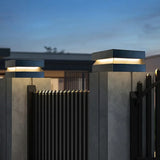 Sobremuro exterior solar LED IP65 con diseño moderno para pilar negro