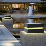 Sobremuro exterior solar LED IP65 con diseño moderno para pilar negro