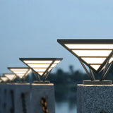 Sobremuro solar exterior LED IP65 de diseño geométrico para jardín