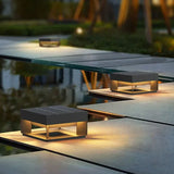 Sobremuro solar LED IP65 con diseño moderno rectangular negro para pilar