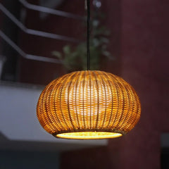 Lámpara colgante de mimbre en forma de jaula para jardín exterior