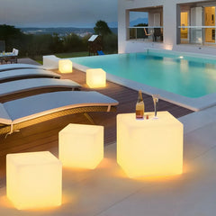 Lámpara de pie solar exterior moderna diseño cubo blanca para terraza