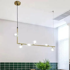Lamparas sobre isla cocina diseño lineal con esferas modernas
