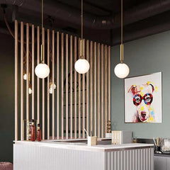 Lámpara colgante blanca y dorada esférico diseño estilo nórdico LED