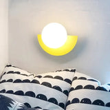 Aplique moderno de pared LED media luna en color macaron para dormitorio