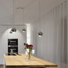 Lámpara colgante de bola giratoria para dormitorio