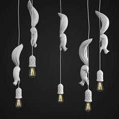 Lámpara colgante con decoración de ardilla de resina