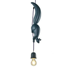 Lámpara colgante con decoración de ardilla de resina