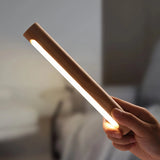 Aplique de pared de madera LED cilíndrico giratorio, recargable y regulable