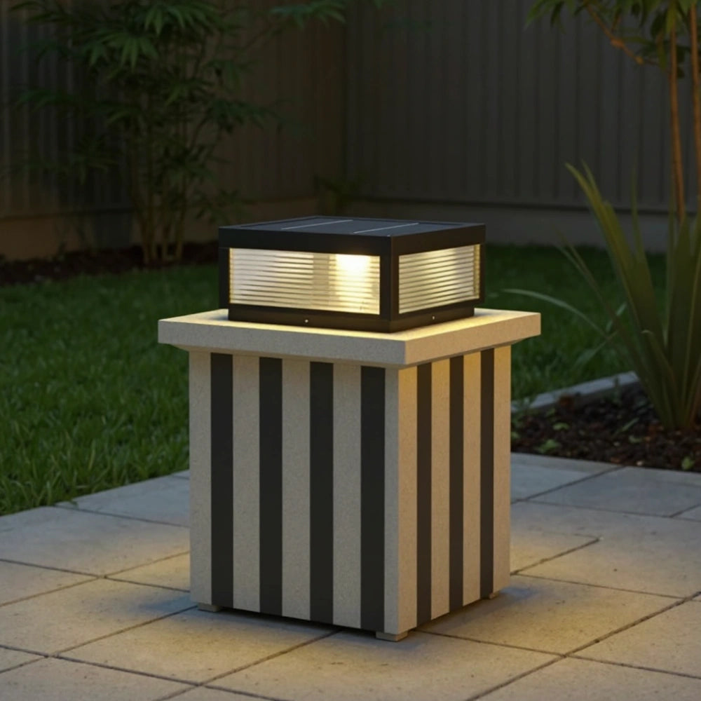 Lámpara Solar de Jardín Minimalista con Diseño en Cubo a Rayas