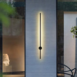 Aplique exterior lineal moderno con LED IP65 y diseño giratorio negro