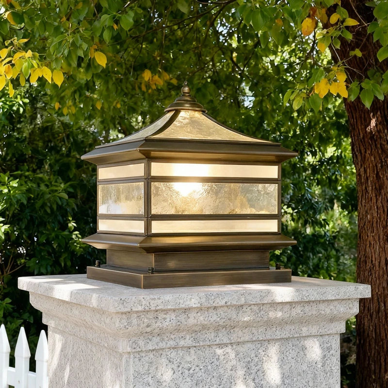 Farol Sobremuro Exterior Solar Vintage IP65 de Vidrio y Latón para Jardín