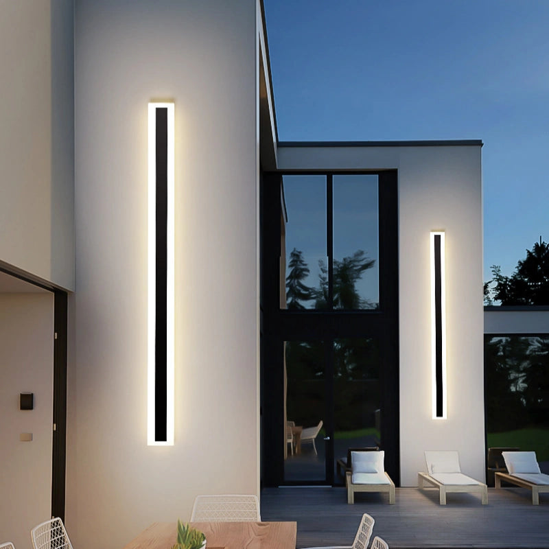 Aplique lineal LED exterior minimalista con sensor de movimiento IP65 en negro
