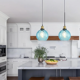Lámpara colgante bola de cristal LED azul regulable en altura para comedor