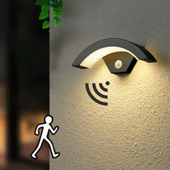 Aplique de pared exterior con sensor de movimiento negro moderno de diseño curvo IP65