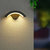 Aplique de pared exterior con sensor de movimiento negro moderno de diseño curvo IP65