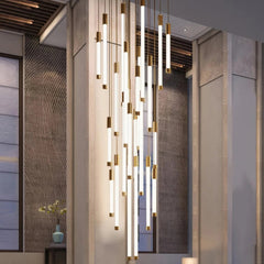 Lámpara colgante techo alto larga en dorado de diseño moderno