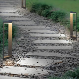 Baliza de jardín con diseño moderno IP65 de metal negro para caminos